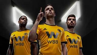 DONT MISS THESE; Wolves defender agrees loan move